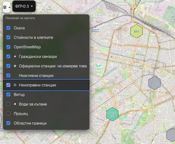 Менюто „Слоеве“, отворено върху картата, с отметнати „Неактивни станции“ и „Неизправни станции“ и допълнителните станции върху картата.