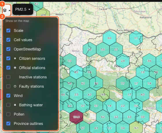 The Layers menu open on the map, with the scale, cell values, citizen sensors, official stations, wind, pollen, bathing water, province outlines, inactive stations and faulty stations as checkboxes.