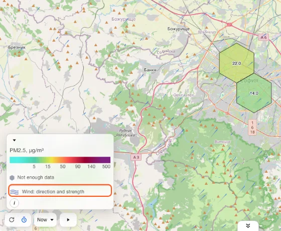 The map with wind particles streaming across Bulgaria and the wind key in the corner.